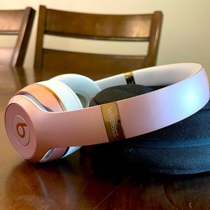 Beats Solo 3 Wireless Headphone in Rose Gold 🎀